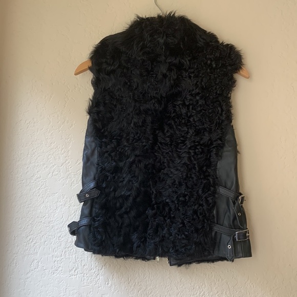 Vest - Picture 6 of 8